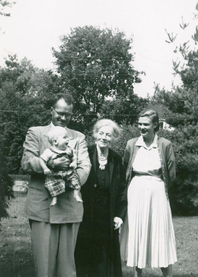 Zofia Smoluchowska z Romanem, jego żoną Louise i wnukiem Peterem