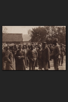 [Przejęcie jeńców rosyjskich przez wojsko austro-węgierskie w Sulisławicach, w maju 1915 r.]
